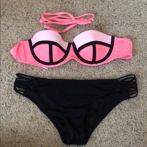Victoria’s Secret strapless bikini